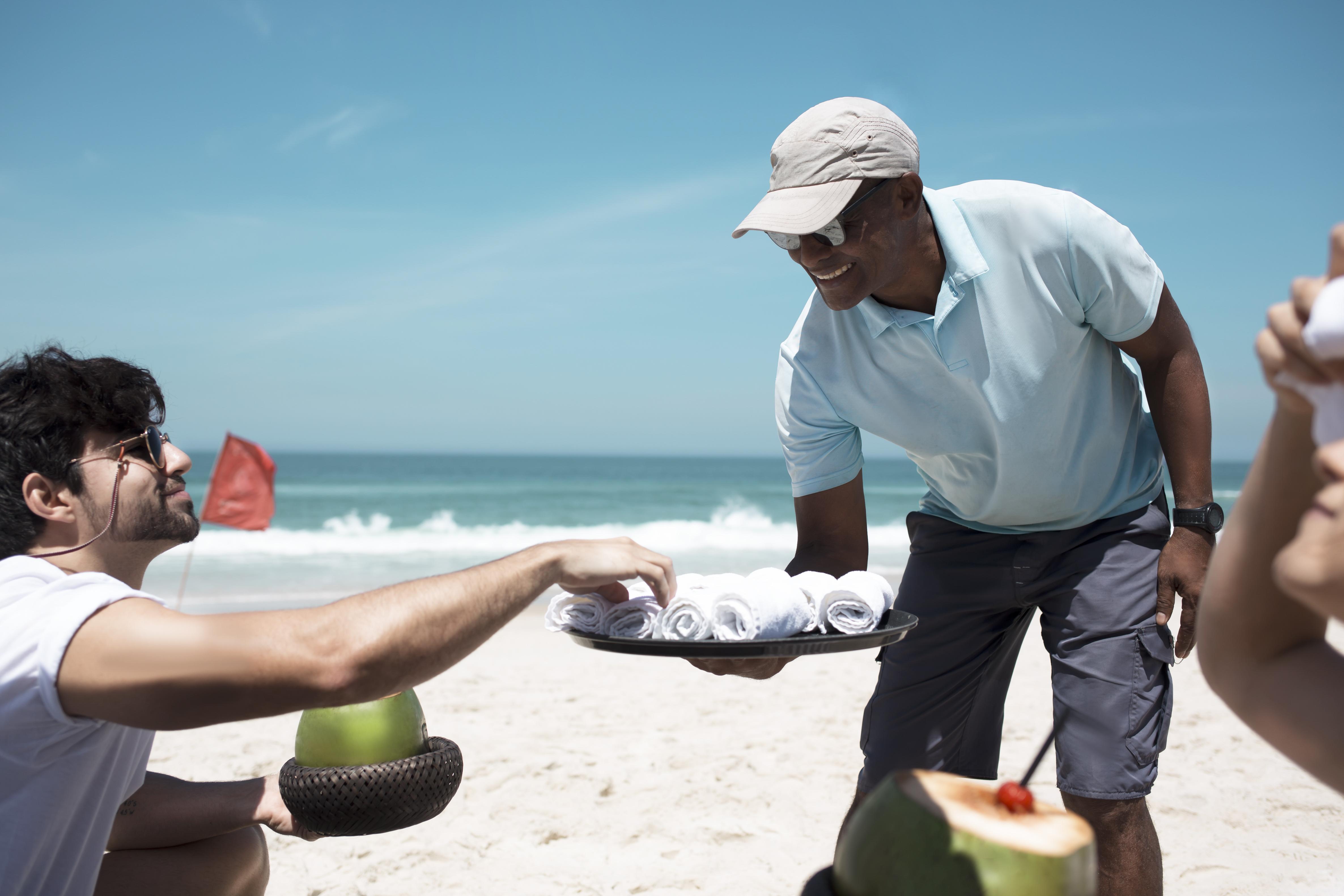 Hotel Lifestyle Laghetto Collection Rio de Janeiro Exteriér fotografie A beach waiter in Cape Town, South Africa
