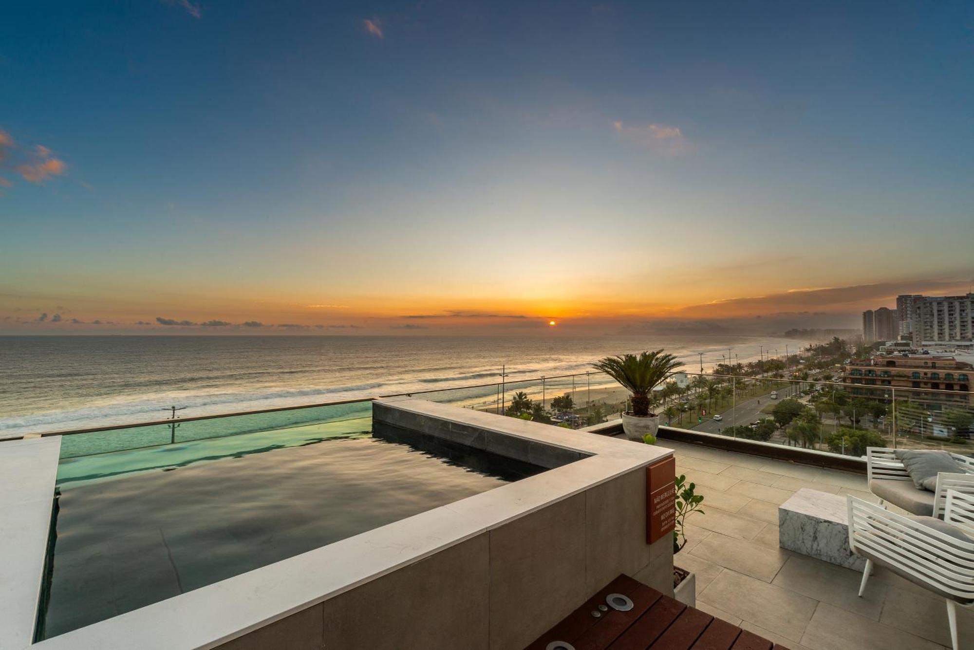 Hotel Lifestyle Laghetto Collection Rio de Janeiro Exteriér fotografie Sunset at the rooftop pool