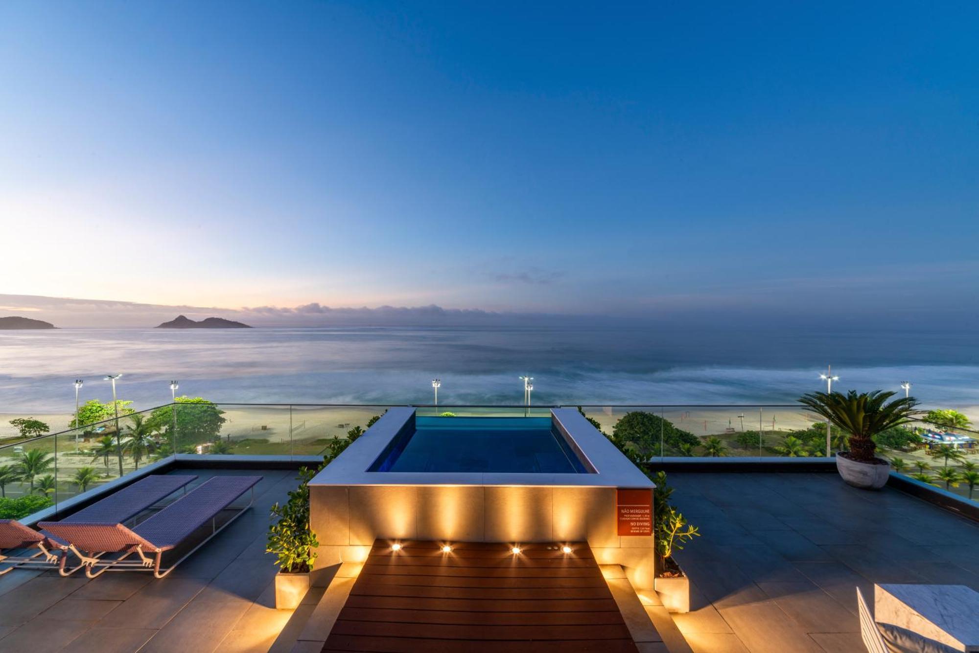 Hotel Lifestyle Laghetto Collection Rio de Janeiro Exteriér fotografie The rooftop pool at the hotel
